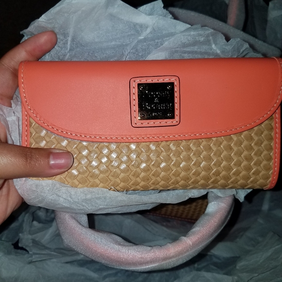 Dooney & Bourke Beacon Woven Domed Satchel/wallet - Picture 5 of 8